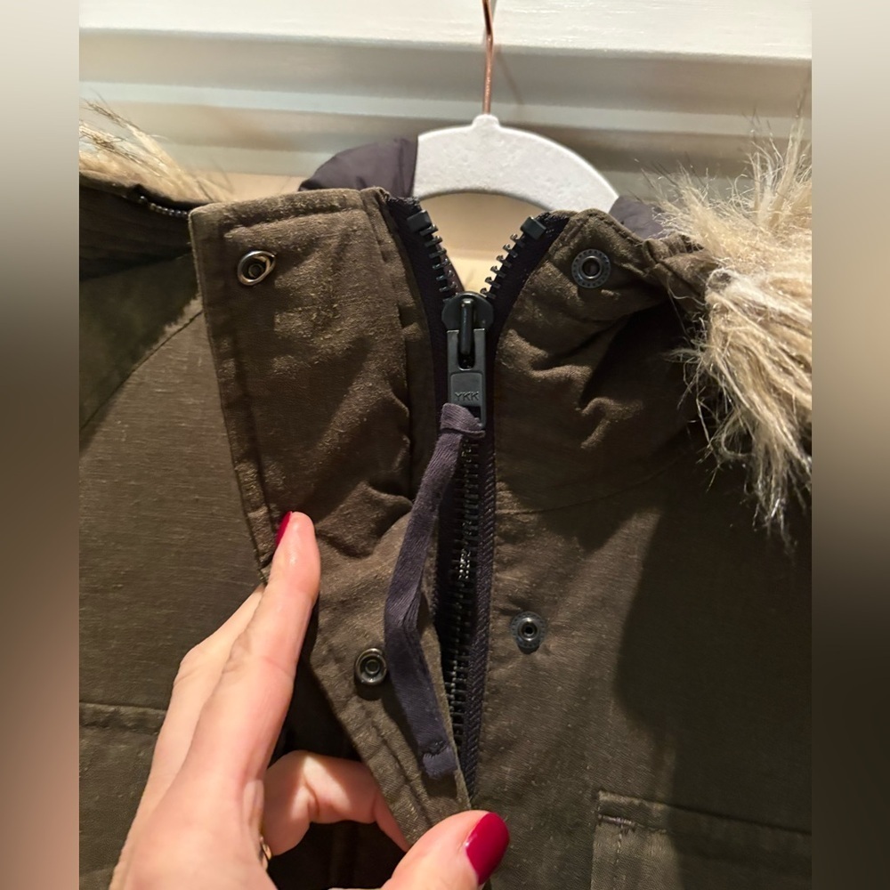 Aritzia Community Paradigm Parka Sz SM - Picture 8 of 14